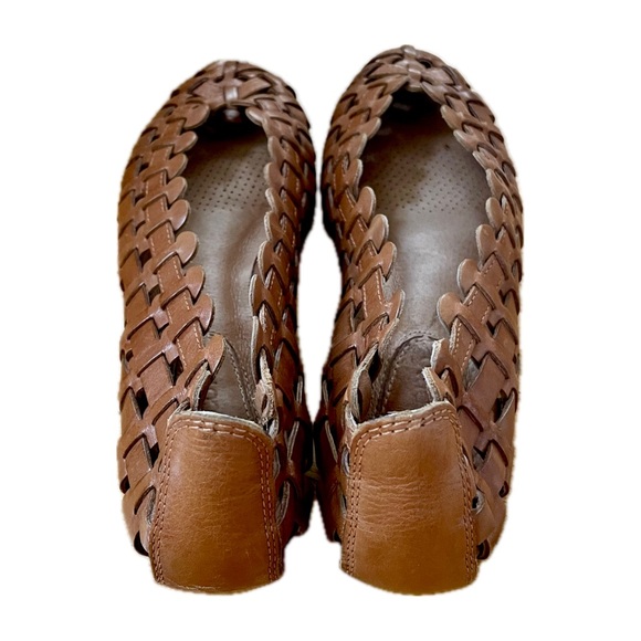 Corso Como Women's Brown Leather Woven Round Toe Flats. Size 6. - Picture 4 of 9